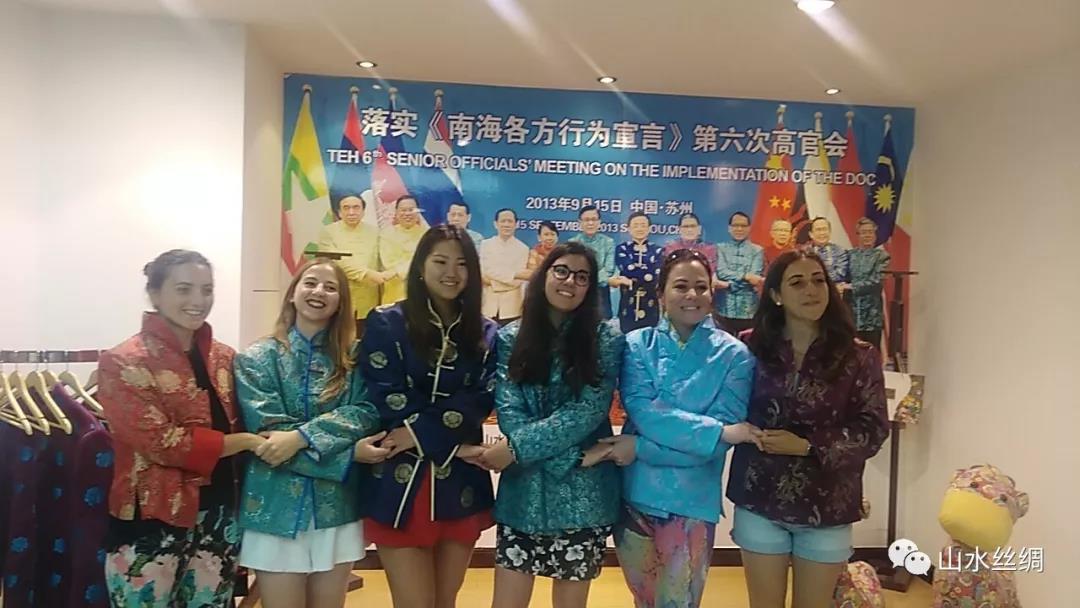 意大利游客来访山水丝绸，热烈欢迎！ - 公司新闻